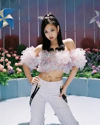 Lisa's episode of fashion expert reviews: Pin By Kpop On ê®°ê®›ê®'ê®'ê­µê®› Blackpink Fashion Blackpink Jennie Jennie Instagram Update