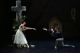 The incredible carla fracci performs giselle's solo from act i. Due Giselle In Una Volta Sola Risultato Della Collaborazione Fracci Legris Note Di Danza On Air