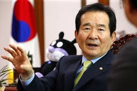 정세균 재벌대기업 임직원 급여 3년간 동결시키자 15. í¬í†  ì •ì„¸ê·  êµ­íšŒì˜ìž¥ ì±…ìƒ ìœ„ ì„¸ê· ë§¨ ì¸í˜• ì„œìš¸ì‹ ë¬¸