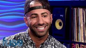 Yousef erakat, also known as fousey, is a youtube personality, actor and motivational speaker with over 15 million subscribers on his youtube channels, over 21 million on social media and over 1.7 billion views. Yousef Erakat Gives Really Good Relationship Advice Youtube