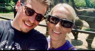 Hi friends- I think I just need the love of this amazing community. My mom  (best friend, hero, most important person ever) was diagnosed with stage 4  cancer and it has flipped