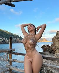 Demi Roses favorite place to sleep peacefully - Gazeta Express