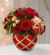 Maybe you would like to learn more about one of these? Order Christmas Flowers Holiday Flower Arrangements Cape Coral Florida Arreglos Florales Navidenos Manualidades Navidenas Arreglos Florales De Navidad