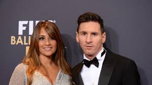 In 2000 he moved with his family to europe. Lionel Messi Und Freundin Antonella Roccuzzo Jetzt Heiratet Der Fussballer Seine Atemberaubende Freundin News De