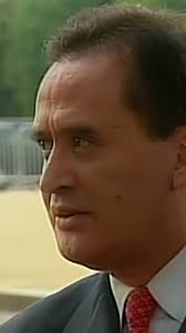 Cuando te pregunta el maestro y no pusiste atención 😅 #DerbezEnCuando  #Humor #comedia