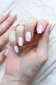 Zunächst sollten ihre nägel gleichmäßig mit einer nagelfeile in form gebracht werden. 1001 Ideen Fur Coole Nagelmotive Ausfuhrliche Anleitungen In Wort Und Bild