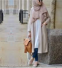 Model baju batik anak muda sekarang. Mau Travelling Kamu Yang Berhijab Coba 12 Gaya Berpakaian Ini Bikin Ootd Mu Makin Kece Indonesia Traveller Guide