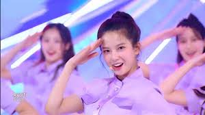 Mpd직캠 clc 최유진 직캠 4k 39 helicopter 39 clc choi yujin fancam mcountdown 2020 9 3. Girls Planet 999 O O O Performance Choi Yujin Clc Cut Youtube