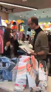 Tape à l'oeil possède aujourd'hui plus de 350 boutiques dans le monde, en france, bien sûr, mais aussi en pologne, en russie, au liban ou en arabie saoudite. Tape A L Oeil Accueil Facebook