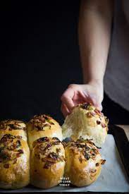 How To Make Roti Bawang Medan Caramelized Onions Baked Buns Click Through For Full Recipe And Step By Step Instruct Food Food Blog Instant Pot Asian Recipes