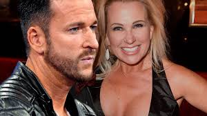 Select from premium claudia norberg of the highest quality. Michael Wendler Claudia Norberg Manager Man Kann Noch Nicht Sagen Dass Die Scheidung Durch Ist Bunte De