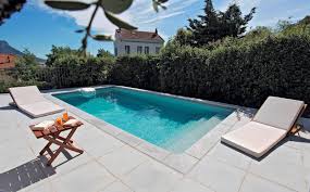 Construction De Piscines En Beton Arme Toutes Formes Et Dimensions Avec Filtration Integree Et Accessoires Entreprise De Construction De Piscine Desjoyaux A Frontignan Piscines Desjoyaux