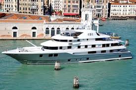 Le Baton Rouge De Martin Bouygues Yacht De Luxe Yacht Bateau