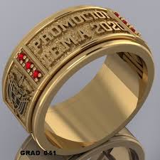 Obsequiar esta joya forma parte de una tradición entre estudiantes que data de 1835. 35 Ideas De Anillos Anillos Anillos De Joyeria Anillos De Moda