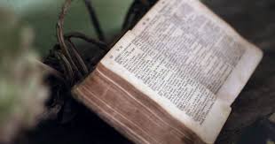 Misalnya pada sebuah acara ulang tahun, maka pasti isinya akan berbeda dengan acara pada peringatan maulid nabi muhammad shallallahu alaihi wasallam. Kitab Kitab Dalam Alkitab Sejarah Alkitab Siapakah Yang Menulis Alkitab