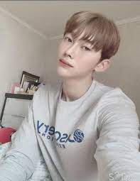 여친과 난 나이 차이도 꽤 났고. F1dgepe8sx6cdm