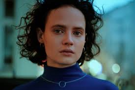 Jane Mckinnon's Instagram, Twitter & Facebook