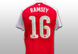 Aaron ramsey, 30, from wales juventus fc, since 2019 central midfield market value: Fur Arsenal Fans Signiertes Trikot Von Aaron Ramsey