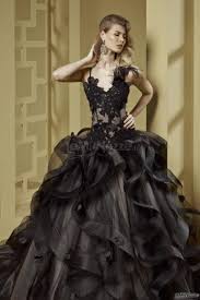 Pizzo tulle abiti lunghi abiti eleganti sposa in nero moda gotica. Foto 106 Abiti Da Sposa Colorati Abito Da Sposa Nero Occhionero Sposa Lemienozze It