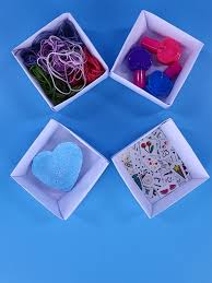 💪🧚¿Quieres tener ordenado tu escritorio? Con estas cajitas de origami tan  originales podrás mantener el desorden bajo control. ¡Nancy&Me tiene el  tutorial perfecto! 😍👌 #nancyandme #nancy #juguetes ...