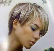 Avec des cheveux fins, il faut être plus créative, plus subtile pour trouver la coupe idéale pour donner épaisseur et volume à la chevelure. Honesto Coro Vovo Coiffure Cheveux Tres Fins Plats Mamaindeval Com
