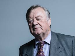 Tory big beast Ken Clarke praises Rachel Reeves' 'responsible' economics in  Labour coup
