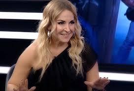 Κάνει τις δουλειές φορώντας το μπικίνι της! Your Face Sounds Familiar 14 Pragmata Gia Th Zwh Ths Marias Androytsoy Neolaia Gr