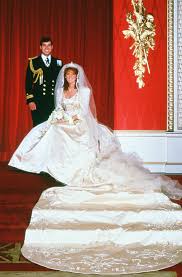 Raffinato, elegante e romantico, l'abito da sposa in pizzo è spesso associato allo stile. Wedding Of Crown Richard Prince Of Wakefield Sarah Evans The Royal Family Of Maine Wiki Fandom