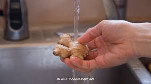 Lebih dari 7000 penelitian telah dilakukan untuk membuktikan khasiat kunyit dalam pengobatan. Indonesian Jamu Kunyit Jahe Asam Turmeric Ginger Tamarind Juice