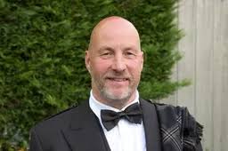 Rogier de Mol wil alle distilleerderijen in Schotland bezoeken