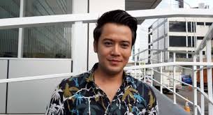 Sekarang belum ada pasangan, soal nikah masih jauh, apalagi bahas anak, mau fokus karier dulu,ujar kriss dalam wawancara di jakarta pada (6/11). Duh Hana Hanifah Tak Akui Kriss Hatta Sebagai Pacar