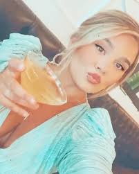 Happy Birthday(yesterday) to this beautiful girl😍 25 has never looked  better! Cheers to your birthday trip in Savannah this weekend🍻 I’m so  blessed to have you and I love you to the moon and back❤️