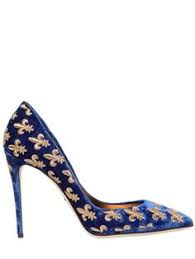 Tokeo la picha la a pair of pumps