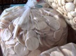 Buat krupuk kemplang yg di garang pake arang. Kerupuk Kemplang Oleh Oleh Khas Palembang Youtube