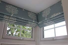 The breadth of the windows allows a generous amount. Roman Blinds Can Really Complement A Box Bay Romanblinds Boxbay Willowbrookinteriors Bay Window Living Room Living Room Windows Roman Blinds
