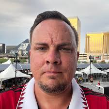 Can you satisfy the MGM Rewards challenge by just staying in the room or do  you need to add food charges?