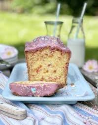 Originelle kuchen fur den kindergeburtstag zug kuchen backen kindertorte lokomotive mit rollfondant zum kindergeburtstag i einfache kindergebutstags motiv. Bunter Schokoladenzug Kindergeburtstag Backmomente De