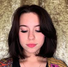 Kristin Pryor's Instagram, Twitter & Facebook