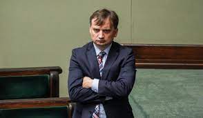 Polityk chce, aby tk ocenił, czy taki dokument jest zgodny z polską konstytucją. Ministerstwo Sprawiedliwosci Potwierdza Nad Domem Ziobry Nie Mozna Latac Donald Pl