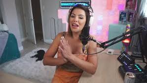 AdrianaChechik_ - Stream Jul 12, 2021 - Stats on viewers, followers,  subscribers; VOD and clips · TwitchTracker