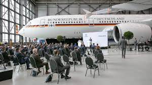 Its interior configuration and furnishings. So Sieht Die Air Force One Der Kanzlerin Aus Das Neue Flaggschiff Der Flugbereitschaft Stern De