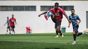 Sport lisboa e benfica (portuguese pronunciation: A Bola Benfica B Vence Real Com Golo De Luis Lopes Jogo De Preparacao