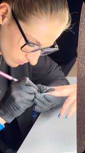 Konkurrencerne i er fuld gang ✨ , Vi er stolte af alle vores deltagere, og  klippene her viser den fulde koncentration hos dedikerede fagfolk 💅🏼,  It’s art 🤍, 📹 @marcus_skifter