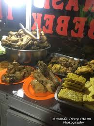 Untuk merasakan lezatnya hidangan nasi bebek mak isa, anda bisa. Food Traveling Amanda Nasi Bebek Tria Kemang