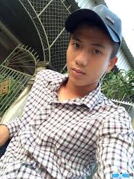 Nhiều học sinh tiễn bạn qua đời trong vụ cháy bằng hồng trắng. Tiá»ƒu Sá»­ Cáº§u Thá»§ Phan VÄƒn Ä'á»©c