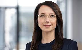 Smile eyes is a leading player in the german ophthalmology market with headquarters in munich. Stuhlerucken Im Apobank Vorstand