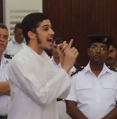 صورة هائلة... تكشف لماذا أعدم السيسي الشهيد محمود الأحمدي.... كان ينقش علي الحجر ويعلم ويحفظ الأطفال القرآن الكريم #السيسي_قاتل
