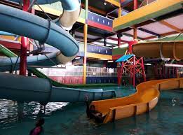Ia merupakan taman tema air yang dibangunkan dalam sebuah. Syoknya Mandi Di Ts Wonderland Indoor Water Theme Park Johor Life With Love