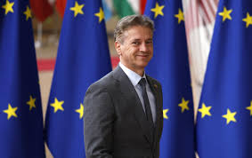 Premier Golob verjame v modrost novega ...