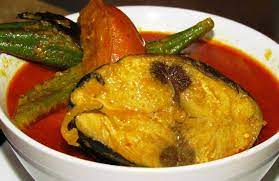 This vibrant yellow indonesian curry sauce is delicately spiced and gorgeously aromatic! Facebook